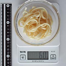 茹でた干しうどん60g