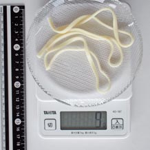 茹でた干しうどん9g