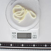 茹でた生うどん1本