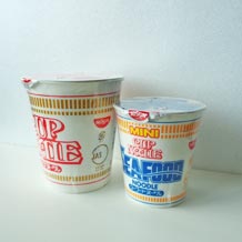 カップヌードルとミニカップヌードルと比較