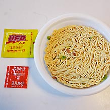 日清やきそばUFOの中身
