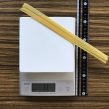 茹でる前のスパゲッテ 13g
