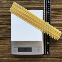 茹でる前のスパゲッテ 33g