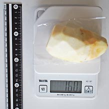 里芋(大)1個を剥く