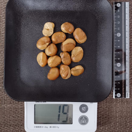 皿に広げたいかり豆 19g