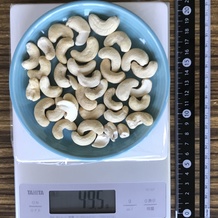 50g分のカシューナッツ 49.5g