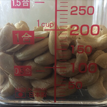 カシューナッツ1カップのクロースアップ