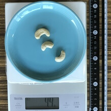 カシューナッツ3個 4.4g