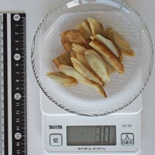 茹でた斜め切りごぼう