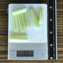 セロリ 63g