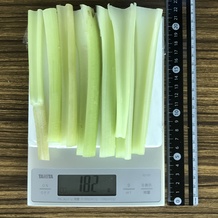 セロリ 182g