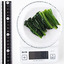 茹でたほうれん草30g
