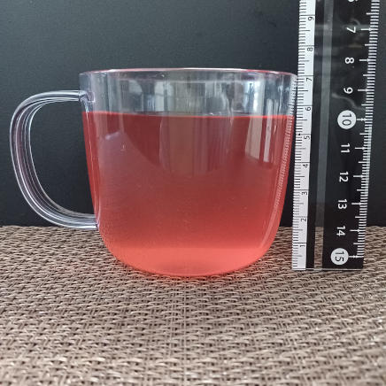 横から見た285mlのカップ1杯分のアセロラジュース