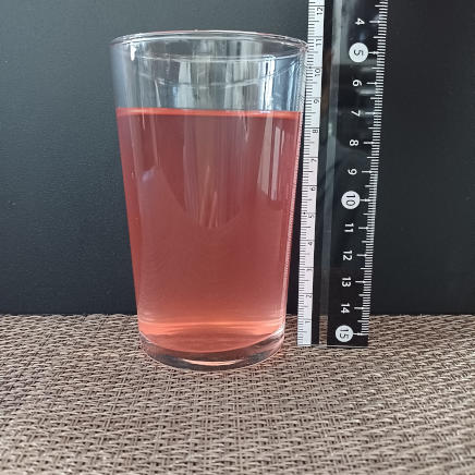 横から見た240mlのグラス1杯分のアセロラジュース