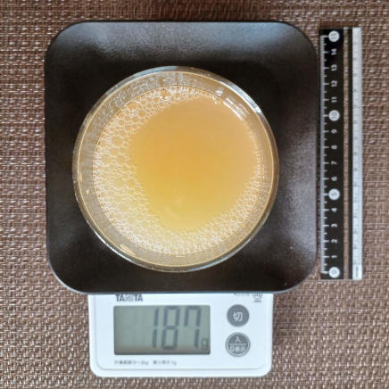 240mlのグラス1杯分のパイナップルジュース 187g