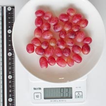 クリムゾン種無し皮つき1房(中)の可食部