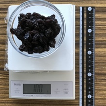 ガラスボールに入れたレイズン 100g