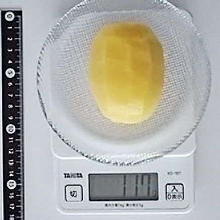 皮を剥いたゴールドキウイ