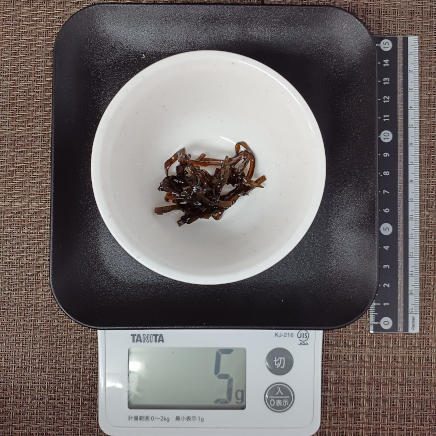 小鉢に入れた昆布の佃煮 5g