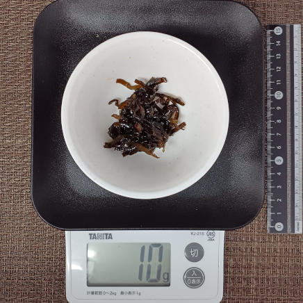 小鉢に入れた昆布の佃煮 10g