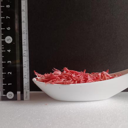 横から見たレンゲ1杯5gの干しエビ