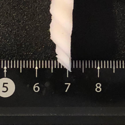 1枚5gのなるとの輪切り(斜め)の厚さ約5㎜