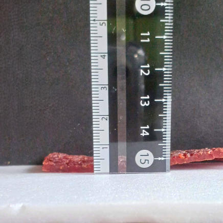 ビーフジャーキー1枚の厚さ約5mm