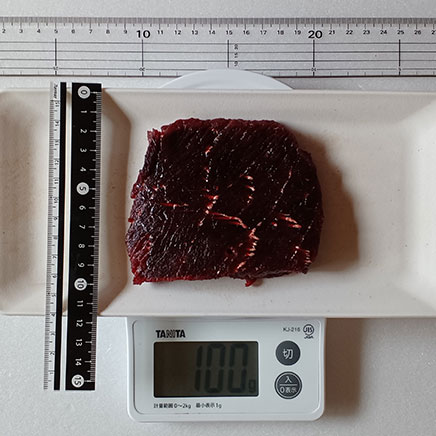 100gの鯨肉
