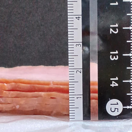 ショルダーハム100gの厚さ約1.5㎝