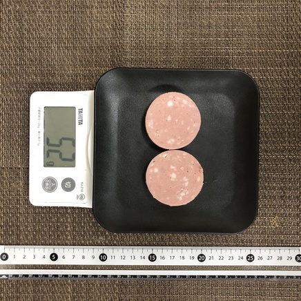 1cm幅カット2枚分のボロニアソーセージ