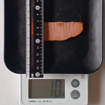 1枚10gの焼き豚(横の長さ約3㎝)