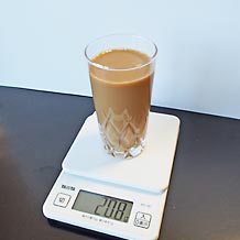 コーヒー牛乳コップ1杯は208g