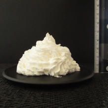 横から見た30gのホイップクリーム