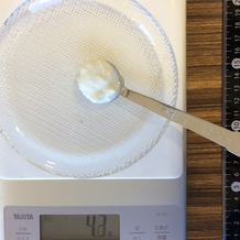 小さじ一杯半分のヨーグルト(4.3g)