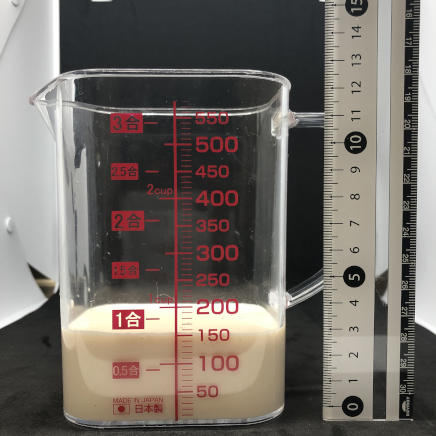 横から撮影した150mlの液体ミルク