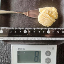 バターナイフで掬ったマーガリン 8g