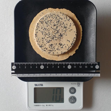 1枚10gの南部せんべい胡麻入り