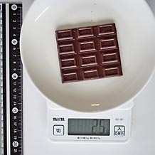 ブラックチョコレート1/2枚