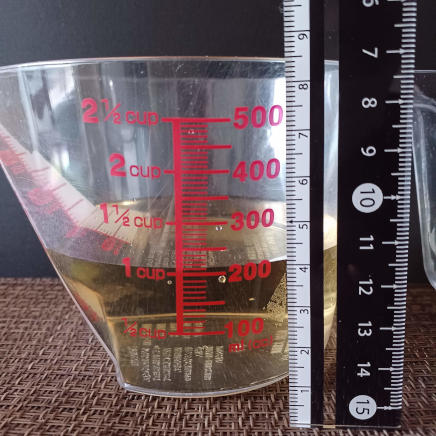 横から見たカップ1杯234ｇのみりん（200cc）