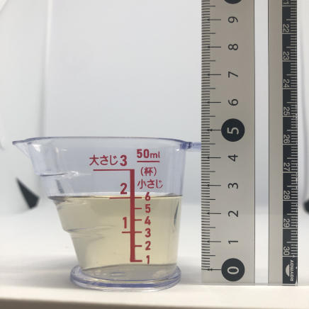 横から撮影した30mlのドライベルモット