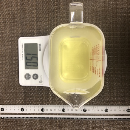 計量カップに入れた150mlの玉露茶