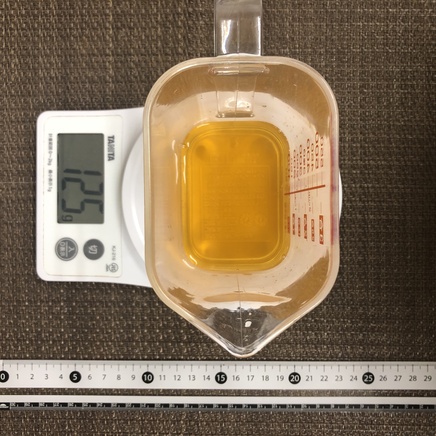 計量カップに入れた125mlの番茶