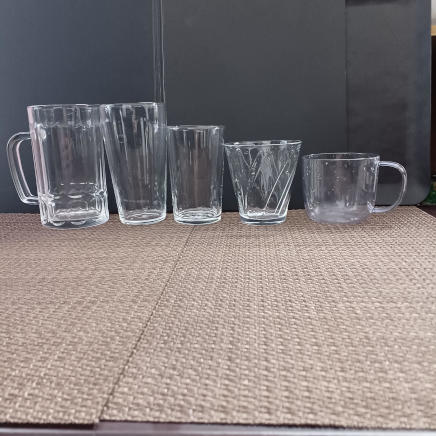 撮影に使用したグラス 左から各グラス最大容量(満杯)390ml・360ml・240ml・225ml・285ml