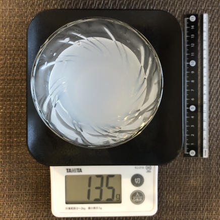 225mlのグラス1杯のスポーツドリンク 135g