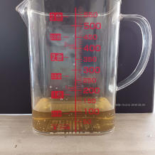 横から見た約100ccの白しょう油