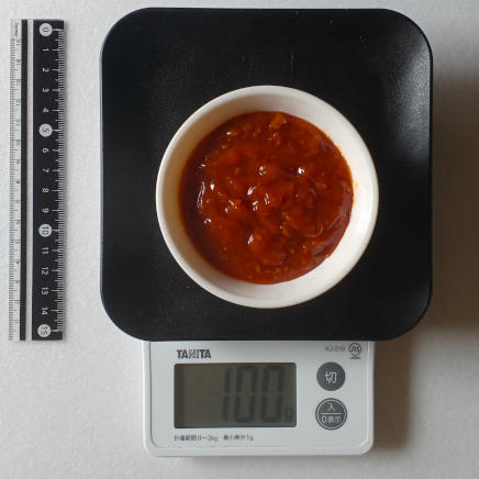 小鉢に入れた麻婆豆腐の素100g