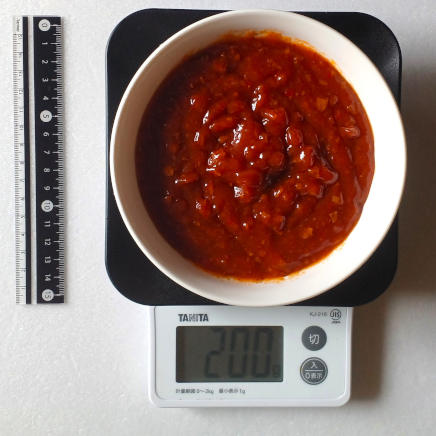 中皿に入れた麻婆豆腐の素200g