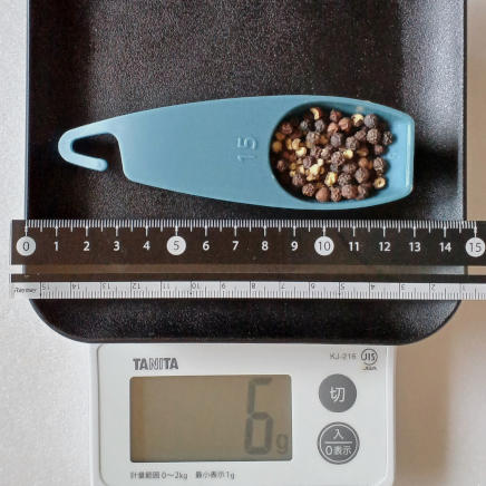 大さじ1杯6gの黒こしょう(ホール)