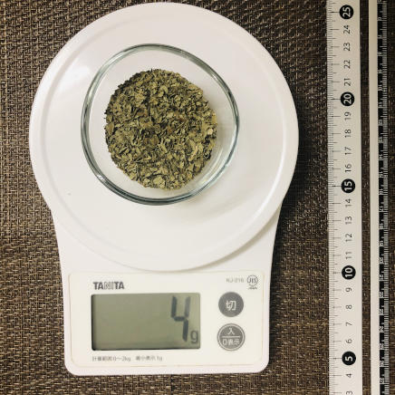 一般的1瓶分・小皿1皿分のバジル粉末