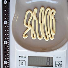 インスタント焼きそばにかけた低カロリーマヨネーズ